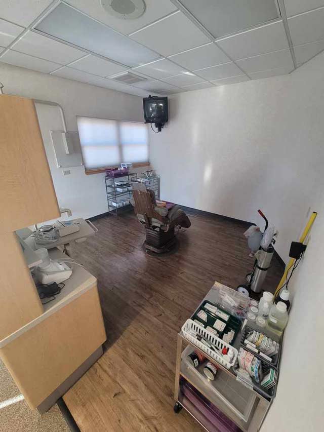 A dentist chair for emergency dental surgery